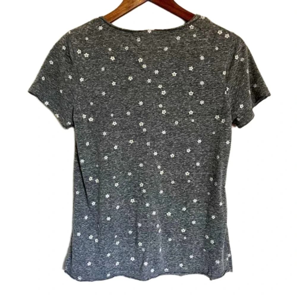 True Self Flower Print Gray Speckled Shortsleeve Top Women’s Gray Size Small